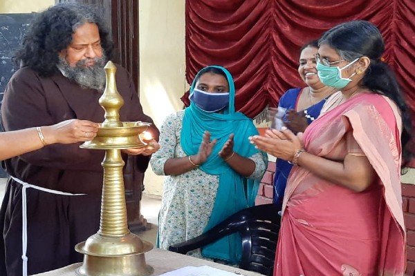 പുസ്തകോപഹാര സമർപ്പണം